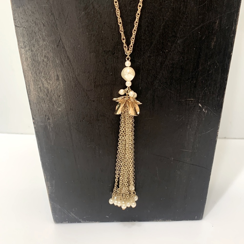 Long gold chain pearl tassel